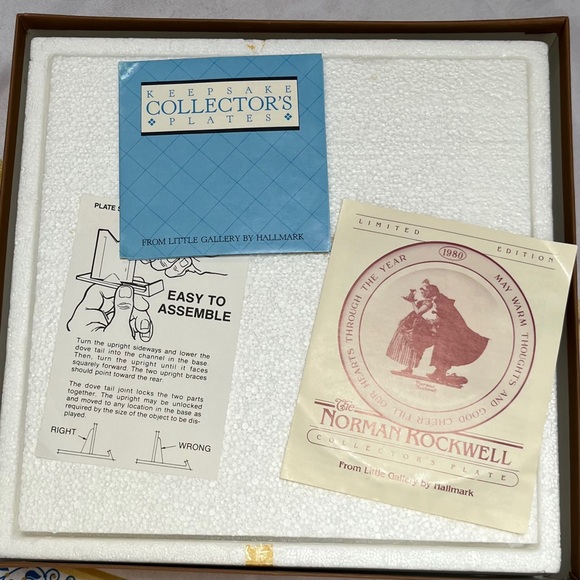 Norman Rockwell Holiday Plate - Cream and Red - Picture 4 of 5